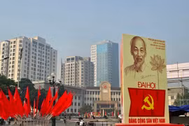 Hà Nội rực rỡ đón chào Đại hội Đảng XIV: Không khí hân hoan lan tỏa từ trung tâm Ba Đình đến xã đảo Minh Châu