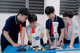 Giáo dục chuyển mình trong kỷ nguyên số: Khi lớp học trở thành “sân chơi công nghệ”