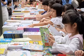 Sách và Công nghiệp Văn hóa: Từ 'tri thức gốc' đến hệ sinh thái sáng tạo