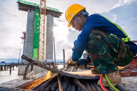Cao tốc, đường vành đai thi công xuyên Tết Dương lịch 2026, công nhân bám công trường