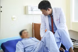 Cà Mau: Phẫu thuật kịp thời cho bệnh nhân bị bướu tiền liệt tuyến gây suy thận nặng