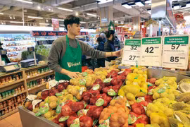 Mùng 4 Tết: Thị trường hàng hoá 'vào guồng'