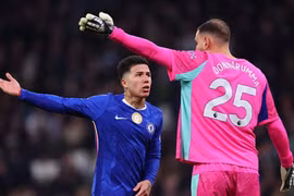 Man City 1-1 Chelsea: Kịch tính phút 94 và món quà bất ngờ cho Arsenal