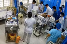 50 phút ép tim không nghỉ, cứu sống nam sinh gục ngã giữa giảng đường