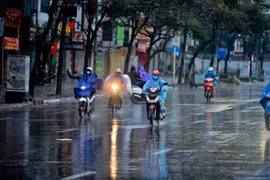 Dự báo thời tiết ngày 23/4: Hà Nội chuyển mát kèm mưa rào