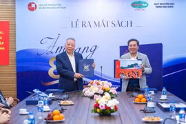 Sách ảnh 'Âm vang 80 năm Cách mạng Tháng Tám' ra mắt tại Hà Nội