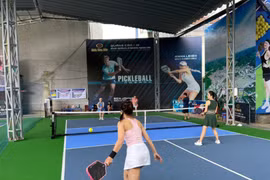 Cơn sốt pickleball: Sân chơi mới nở rộ trong các chung cư cao tầng