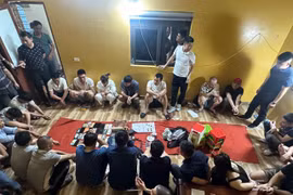 Triệt phá tụ điểm xóc đĩa quy mô lớn thu giữ hàng trăm triệu đồng