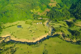 Bãi Tình - Sân golf tự nhiên độc đáo có 1-0-2 giữa non nước Cao Bằng