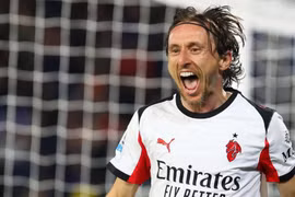 Bàn thắng vàng của Modric giúp Milan hạ Pisa