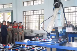 Thí điểm mô hình 'doanh nghiệp trong cơ sở đào tạo'