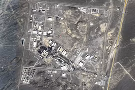 Iran phóng tên lửa tầm xa 4.000 km, các bên tấn công gần địa điểm hạt nhân của nhau