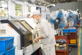 Kinh tế 2 tháng đầu năm: Xuất nhập khẩu, FDI 'sáng màu', doanh nghiệp rút lui vẫn lớn