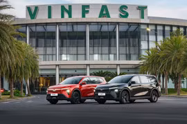 VinFast VF MPV 7 chính thức ra mắt, chốt giá 819 triệu đồng