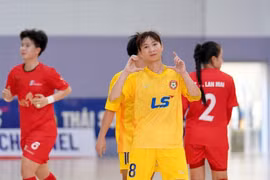 Tuyết Dung và Thùy Trang cùng ghi bàn trong trận hòa kịch tính tại giải Futsal nữ VĐQG