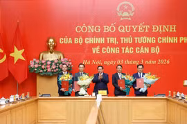 Trao quyết định nhân sự Phó Bí thư Đảng ủy Chính phủ và lãnh đạo 4 Bộ, cơ quan ngang Bộ