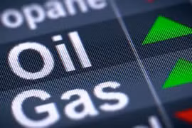 Giá dầu tăng vọt hơn 6% sau khi có thông tin về việc các tàu chở dầu bị tấn công gần Iraq