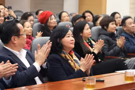 Chủ tịch Bùi Thị Minh Hoài dự Hội nghị lấy ý kiến cử tri nơi cư trú đối với người ứng cử đại biểu Quốc hội
