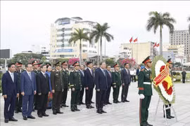 Tổng Bí thư, Chủ tịch nước Tô Lâm dâng hương tưởng niệm các Anh hùng liệt sĩ tại TP Đà Nẵng