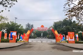 Lạng Sơn: Rực rỡ sắc đỏ, khí thế rộn ràng hướng về Đại hội đại biểu toàn quốc lần thứ XIV của Đảng