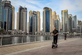 UAE siết nguồn sống kinh tế của Iran để trả đũa các cuộc tấn công