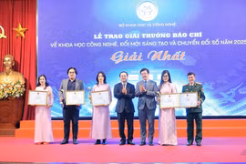 Bộ KH&amp;CN trao giải cho 22 tác phẩm báo chí về đổi mới sáng tạo và chuyển đổi số