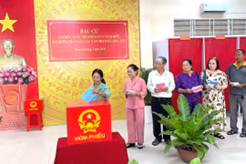 Cử tri Cần Thơ hào hứng tham gia ngày hội bầu cử của toàn dân
