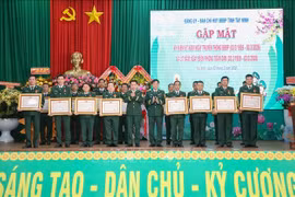 Tôn vinh cá nhân tiêu biểu, củng cố thế trận biên phòng toàn dân