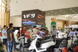 Giá xăng biến động liên tục, xu hướng dùng xe điện gia tăng