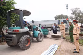 Hà Nội: Rào chắn 41 lối đi tự mở qua đường sắt