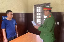 Bắt tài xế trốn kiểm tra nồng độ cồn, tông xe của CSGT ở Quảng Ninh