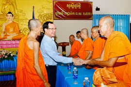 Bộ trưởng Bộ Dân tộc và Tôn giáo thăm, chúc mừng Tết cổ truyền Chôl Chnăm Thmây tại Vĩnh Long