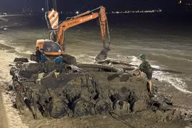 Toàn cảnh quá trình trục vớt chiếc xe tăng chìm 51 năm ở biển Quy Nhơn