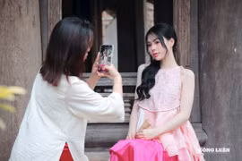 Sắc xuân từ những tà áo dài ở làng cổ Đường Lâm