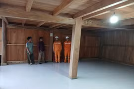 Quảng Ngãi: Hàng chục hộ dân vùng khó lần đầu được sử dụng mạng lưới điện quốc gia