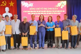 Phó Chủ tịch nước Võ Thị Ánh Xuân thăm, tặng quà và chúc Tết tại An Giang