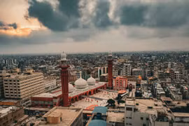 Pakistan tạm cắt điện giờ cao điểm