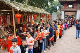 Xin chữ đầu năm: Nghi thức khởi đầu công việc may mắn