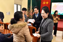 Thứ trưởng Nông Thị Hà thăm, tặng quà Tết đồng bào dân tộc thiểu số tại tỉnh Thái Nguyên