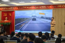 Hà Nội: Hàng trăm học viên xem video cảnh báo tai nạn trước khi sát hạch lái xe