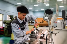 Bắt tay nhà trường - doanh nghiệp: Khi lớp học mở ra ... công trường