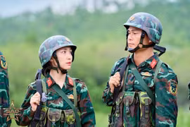 Khoảnh khắc Hòa Minzy và Đại Úy Văn Cương ở 'Sao nhập ngũ' gây chú ý