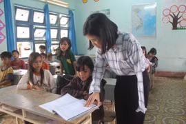 Gia Lai: 'Gửi' lại cánh tay nơi đại ngàn, nữ giáo viên vẫn bám bản 'gieo chữ' ở vùng khó
