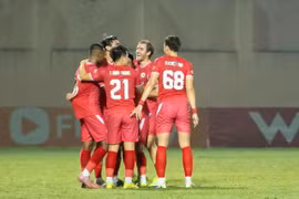 Thắng ngược dòng HAGL, CAHN giữ vững ngôi đầu V.League
