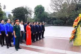 Lãnh đạo thành phố Hà Nội dâng hoa kỷ niệm 156 năm ngày sinh V.I.Lênin