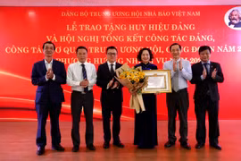 Hội Nhà báo Việt Nam: trao tặng Huy hiệu 30 năm tuổi Đảng và Hội nghị tổng kết công tác Đảng năm 2025