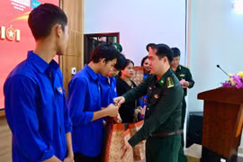 Huế: Sôi nổi nhiều hoạt động "Tháng Ba biên giới"