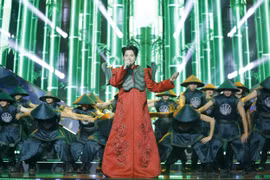 Đức Phúc lan tỏa hào khí dân tộc với Phù Đổng Thiên Vương tại VTV Countdown 2026