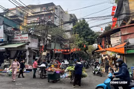 Hà Nội: Chợ tạm, điểm kinh doanh tự phát vẫn nhếch nhác trước thời hạn giải tỏa