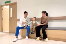 Kỳ tích phục hồi thần kinh: Bệnh nhi 3 tuổi sống thực vật hồi sinh nhờ oxy cao áp tại Bệnh viện Hồng Ngọc